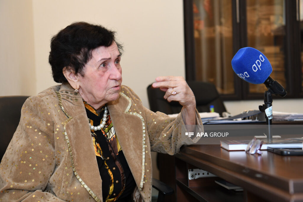 Şair Firuzə Məmmədli: Evdə deyirdilər, oruc tutun, məktəbdə isə deyirdilər yemək yeyin – MÜSAHİBƏ