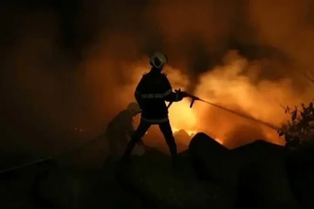 Hindistanda yanğın baş verib, altısı uşaq olmaqla, azı 17 nəfər ölüb