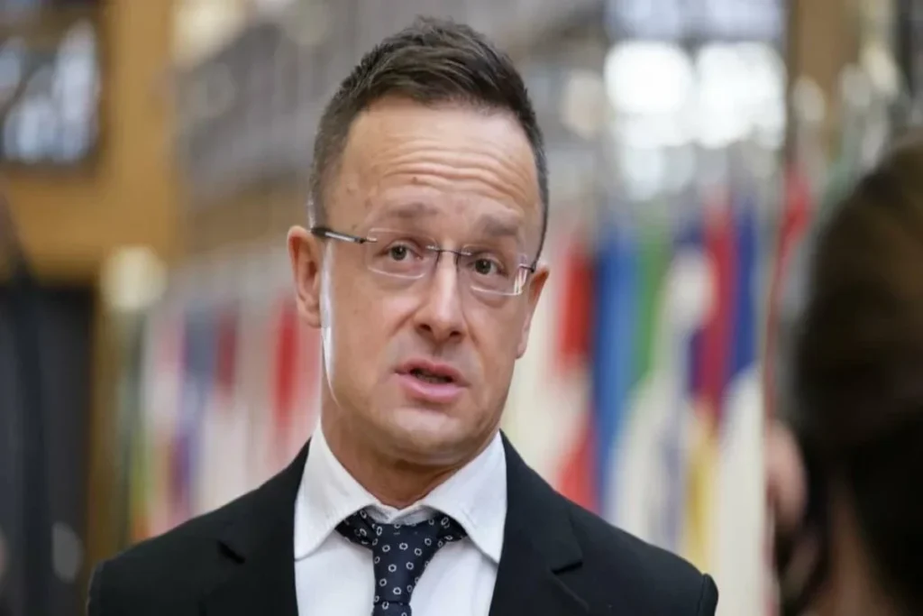 Siyarto: Macarıstan və Slovakiya Rusiyadan neft və qazdan imtina planına qarşı çıxacaq