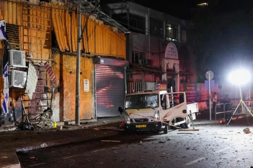Raket hücumu zamanı Tel-Əvivdə bir hündürmərtəbəli bina tamamilə çöküb