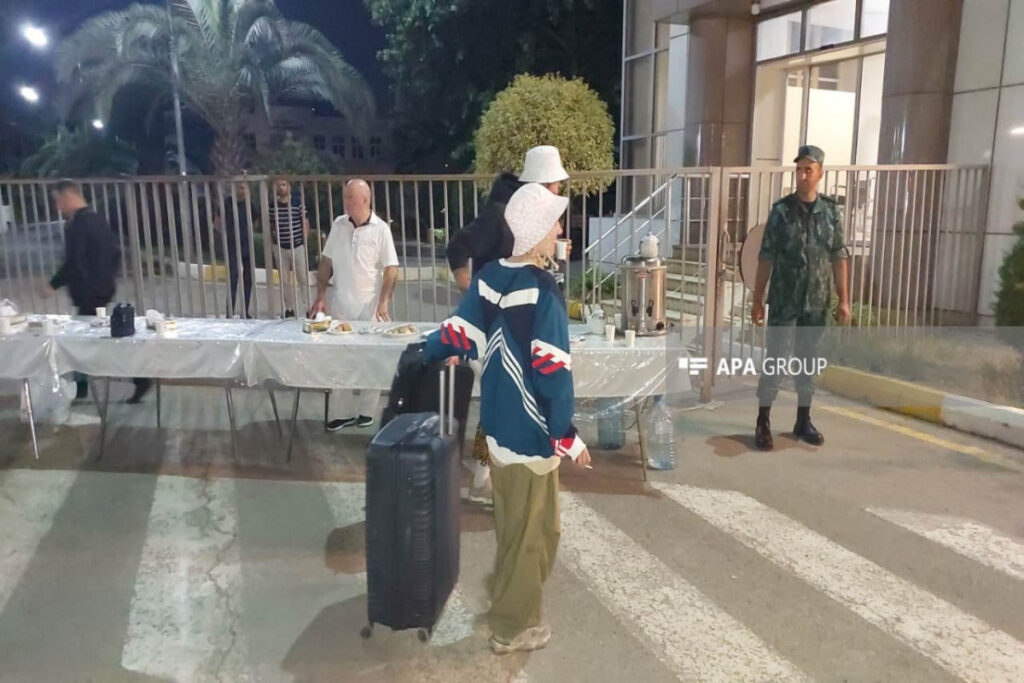 İrandan təxliyə olunan daha iki rusiyalı incəsənət xadimi Astara sərhədindən keçib – FOTO – YENİLƏNİB-1