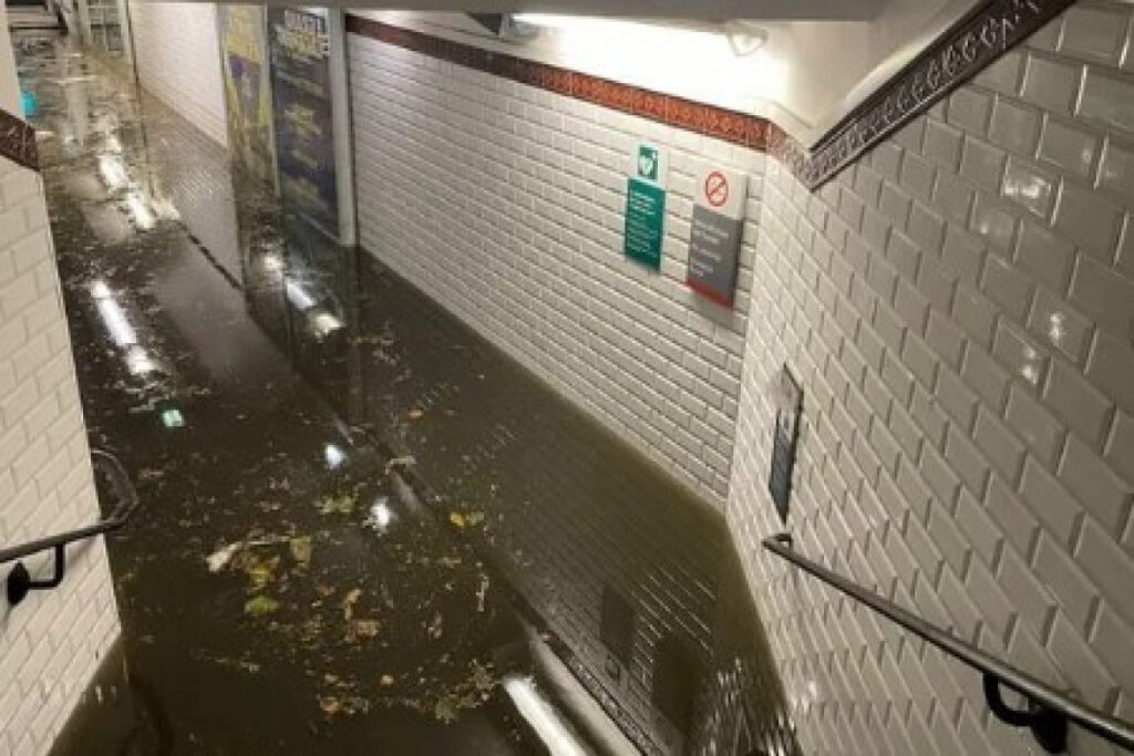 Parisin bir neçə metro stansiyası su altında qalıb
