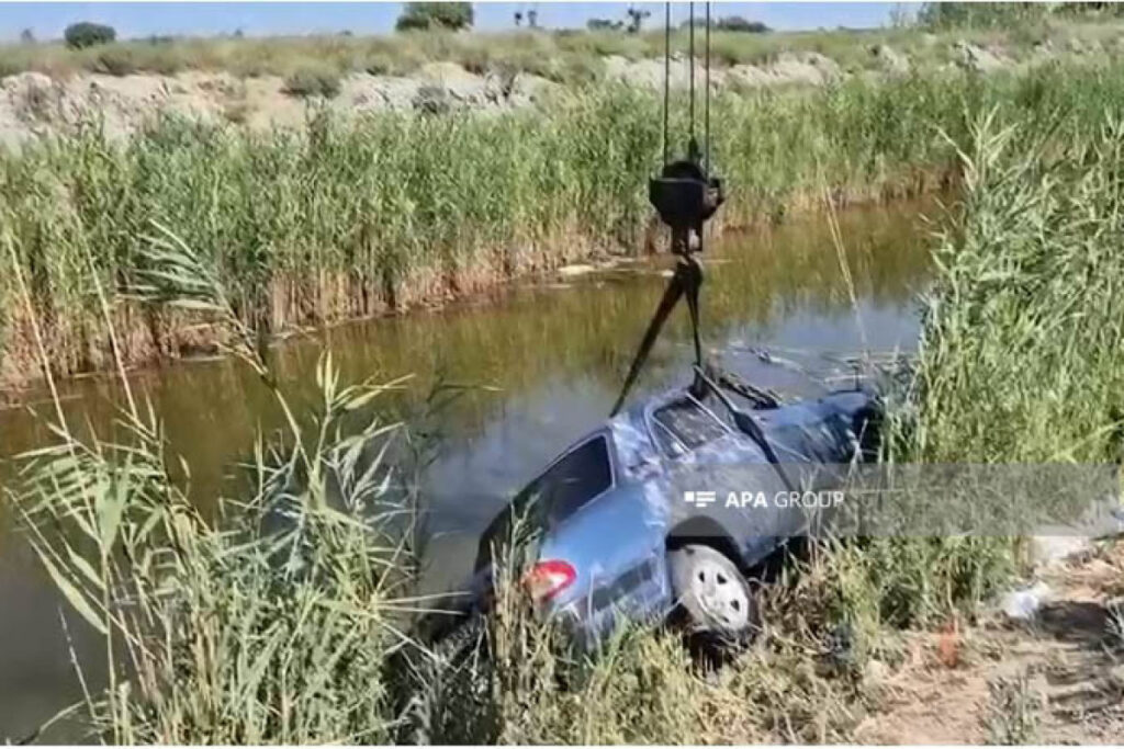 Salyanda avtomobil kanala aşıb, 3 nəfər ölüb – FOTOLENT – YENİLƏNİB