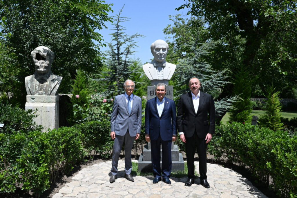 Prezident İlham Əliyev və Qurbanqulu Berdiməhəmmədov Şuşada Bülbülün ev-muzeyində olublar