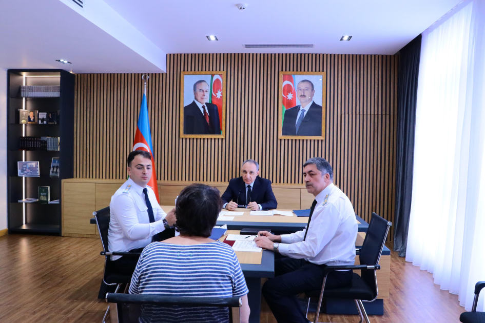 Baş prokuror paytaxtın Nəsimi rayonunda vətəndaşların müraciətlərini dinləyib