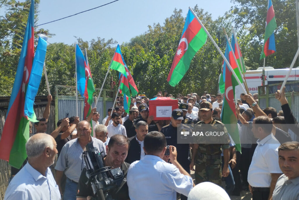 İtkin-şəhid Sumbat Əliyevin nəşinin qalıqları Füzulidə dəfn edilib – FOTO – YENİLƏNİB – VİDEO