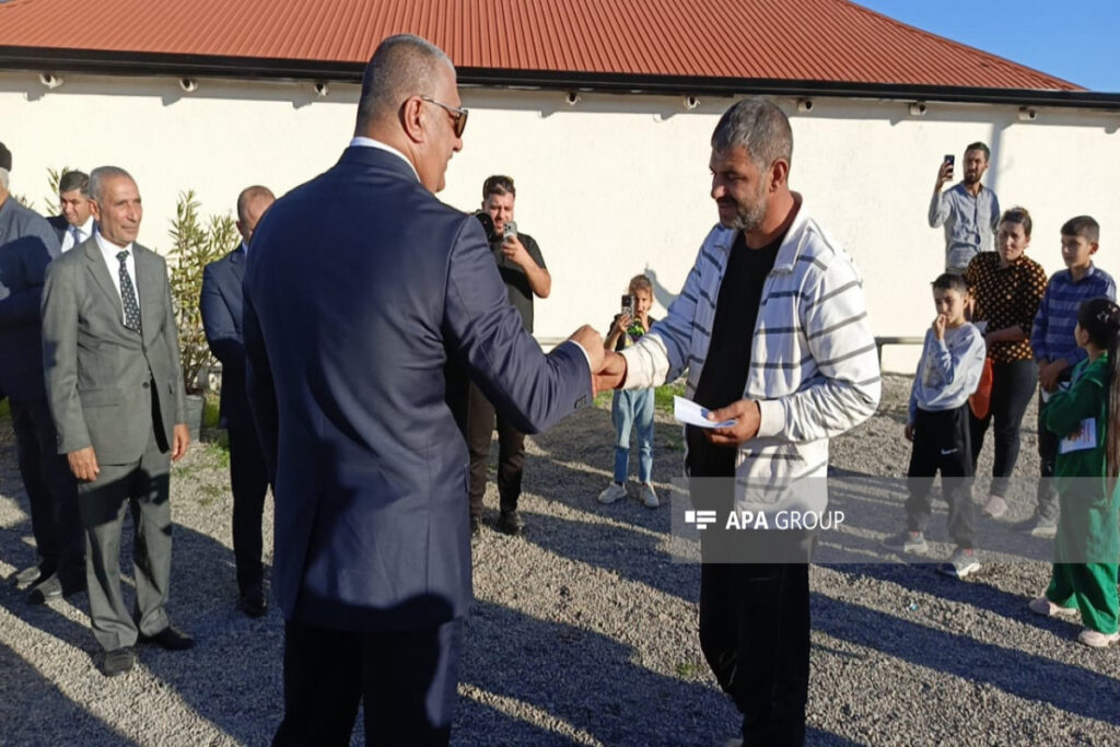 Xocavəndin Sos kəndinə köçən sakinlərə evlərin açarları təqdim edilib – FOTO