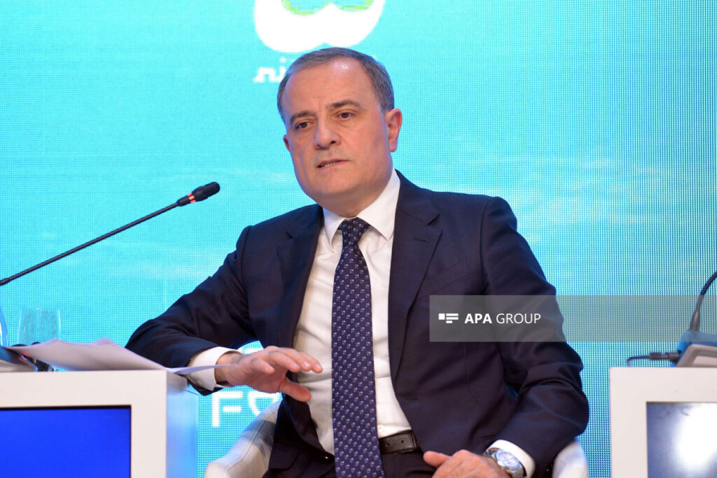 Ceyhun Bayramov Özbəkistana yola düşüb