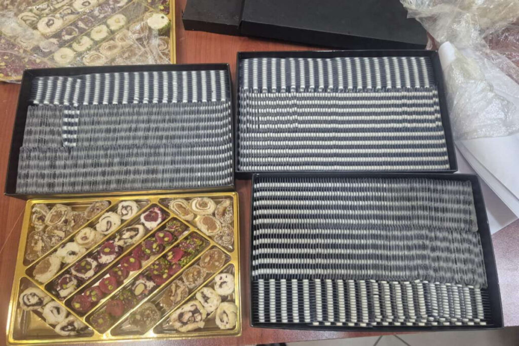 Gömrükdə şirniyyat qutularında gizlədilən dərmanlar aşkar edilib