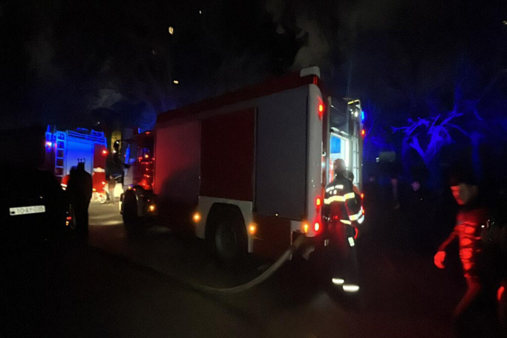 Bakıda yaşayış binasında baş verən yanğın məhdudlaşdırılıb – FOTO – VİDEO – YENİLƏNİB-1