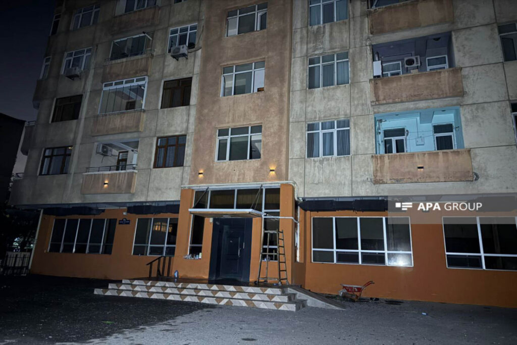 Yasamalda yanğından sonra bina sakinləri təhlükəsizlik məqsədilə içəri buraxılmır