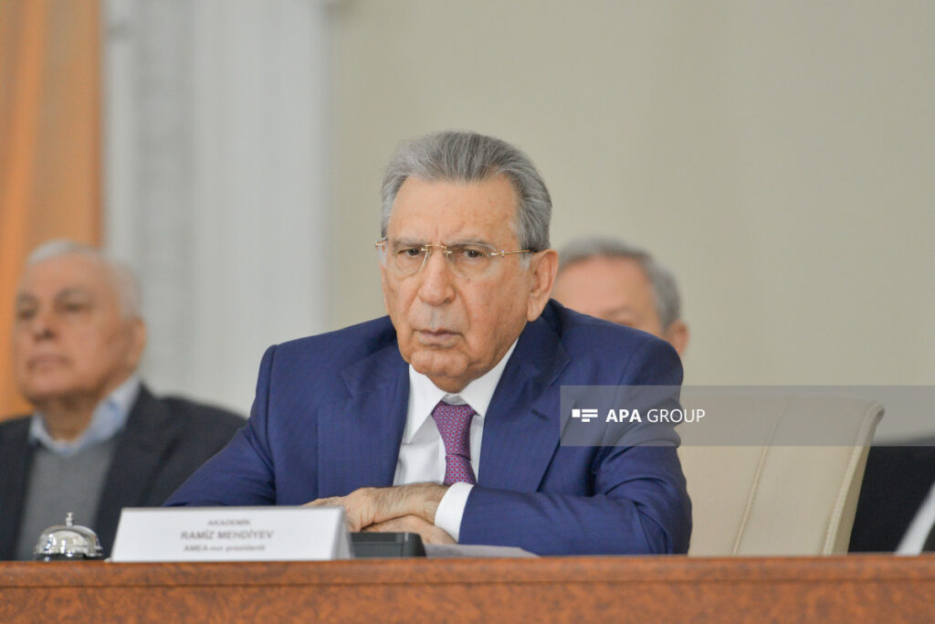 Ramiz Mehdiyev Dil Komissiyası sədrinin müavini vəzifəsindən azad edilib