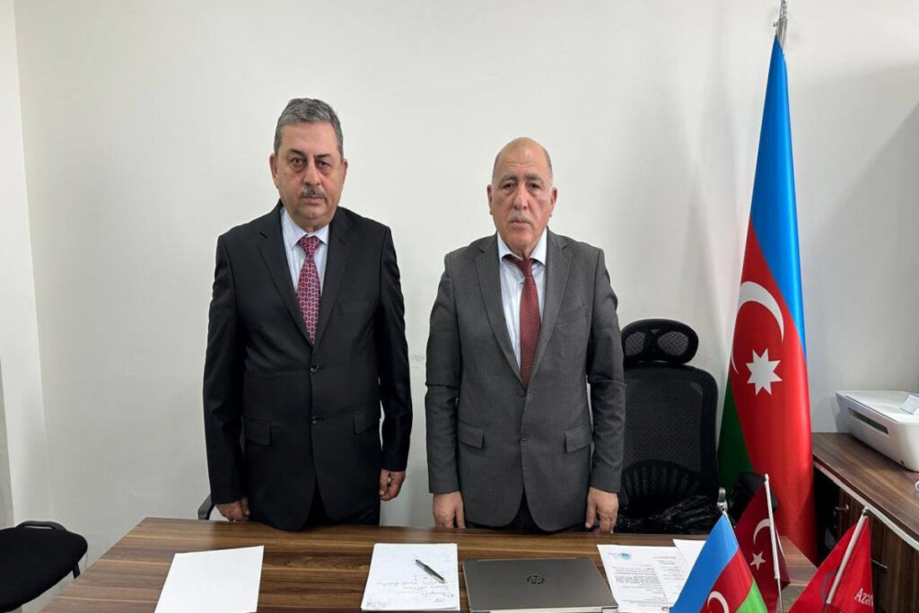 Pənah Hüseyn partiya sədrliyindən istefa verib, Qiyas Sadıqov AXP sədr olub