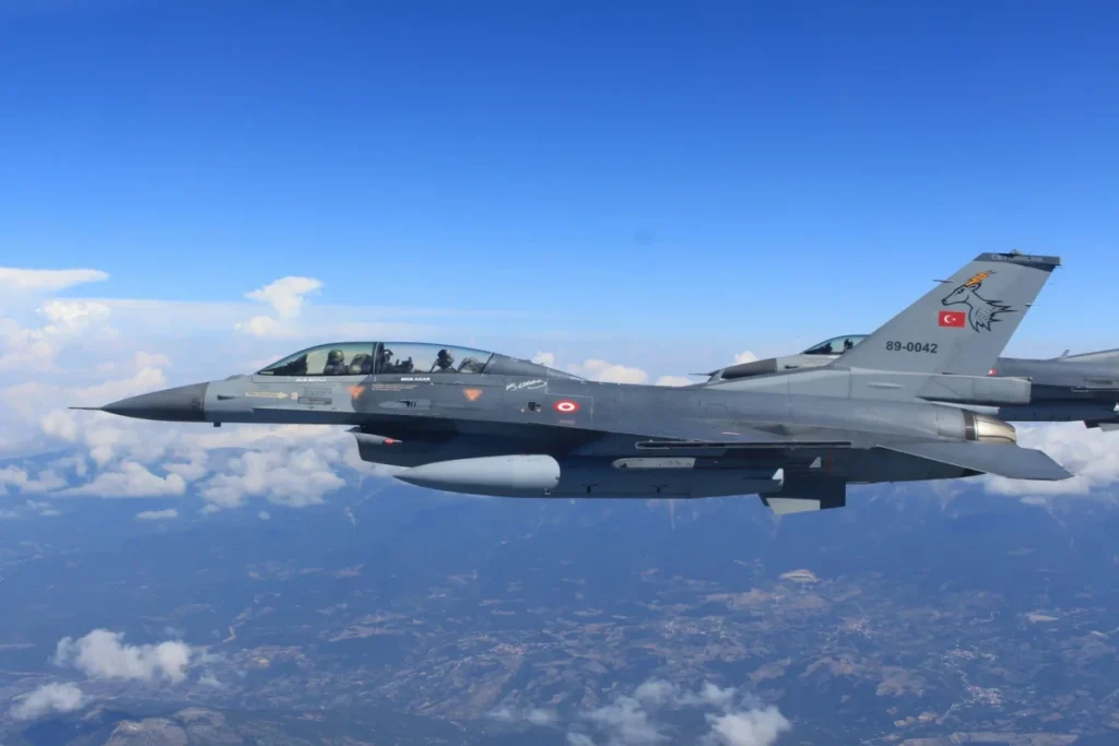 Türkiyə MN: Ölkənin hava məkanına yaxınlaşan PUA F-16 qırıcıları vasitəsilə zərərsizləşdirilib