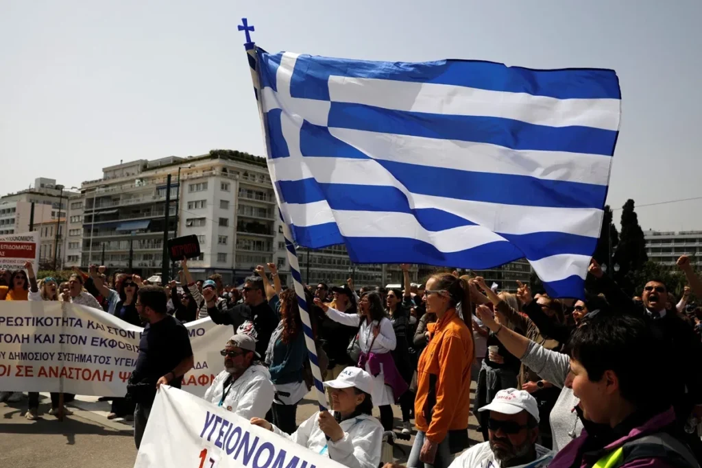 Yunanıstanda vergi artımına etiraz olaraq ümummilli tətil başlayır