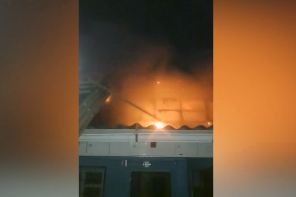 Beyləqanda ikimərtəbəli yataqxanada yanğın baş verib – VİDEO