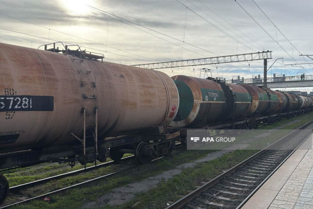 Azərbaycandan Ermənistana neft məhsullarının növbəti partiyası yola salınıb – FOTOLENT