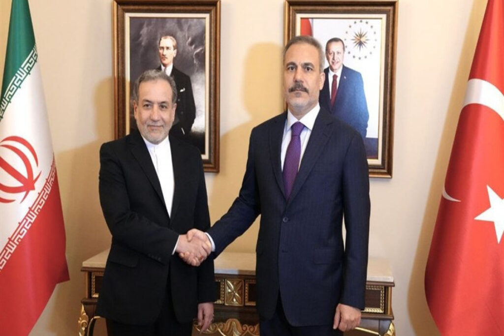 Hakan Fidan Əraqçi ilə İrandakı vəziyyəti müzakirə edib