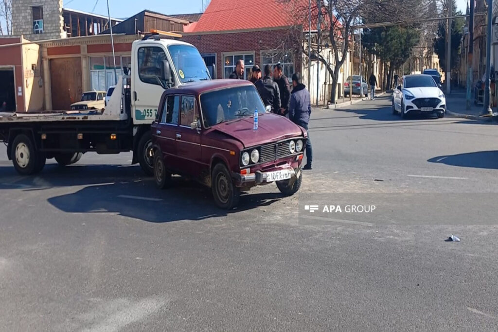 Gəncədə evakuatorun iştirakı ilə zəncirvari qəza olub – FOTO