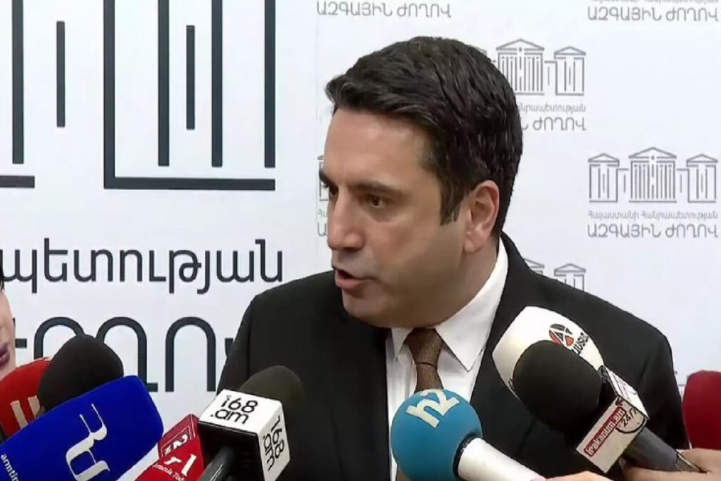 Erməni spiker Lavrovla bütün ağrılı mövzuları müzakirə etdiyini bildirib