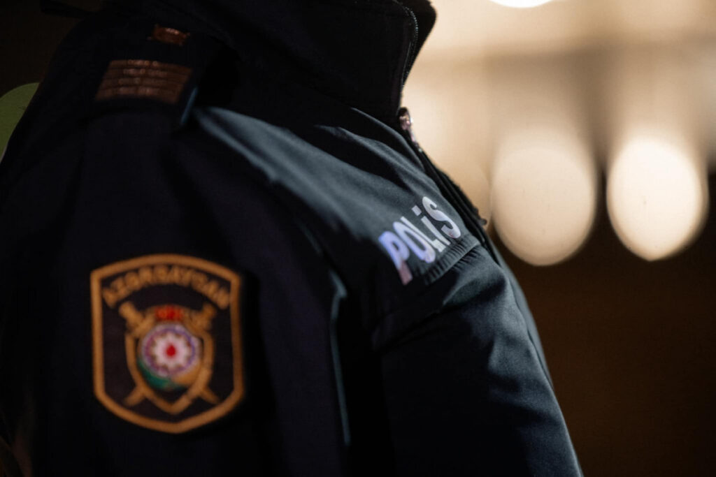 Sosial şəbəkələrdə hədə-qorxu ilə pul tələb edən şəxs saxlanılıb