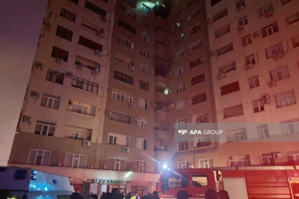 Bakıda çoxmərtəbəli yaşayış binasında yanğın baş verib – FOTO – VİDEO
