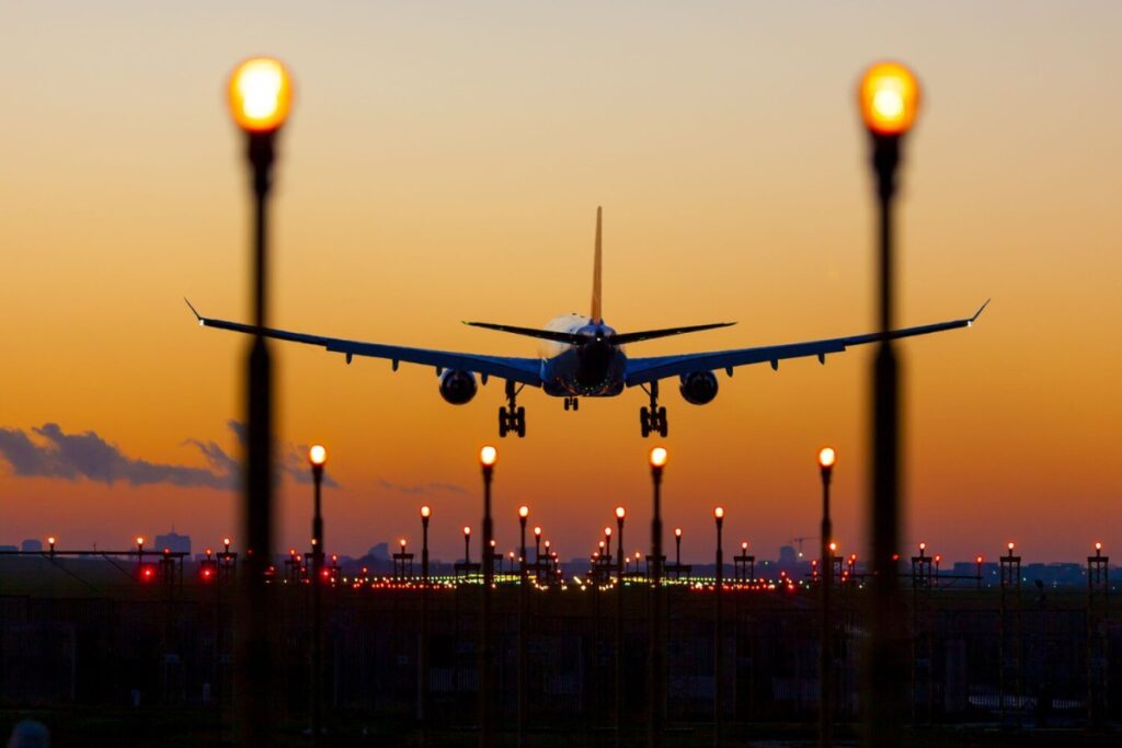 Vilnüs hava limanı səmada naməlum obyektlərin aşkarlanması səbəbilə bağlanıb