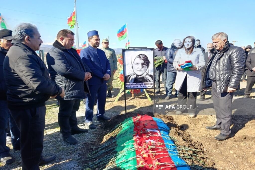 Xocalı soyqırımında itkin düşən qadının qalıqları dəfn edilib – FOTO