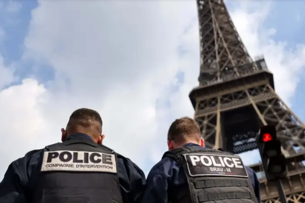 Parisdə bomba xəbərdarlıqları səbəbindən bir neçə binadan insanlar təxliyə edilib