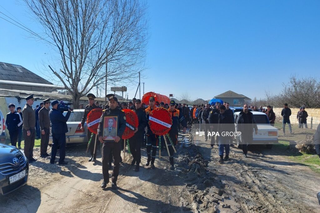 Xidməti vəzifəsini yerinə yetirərkən həlak olan FHN əməkdaşı dəfn olunub – FOTO
