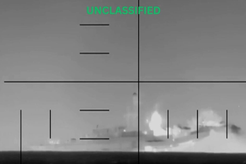 ABŞ İranın dron daşıyan gəmisinə zərbə endirib