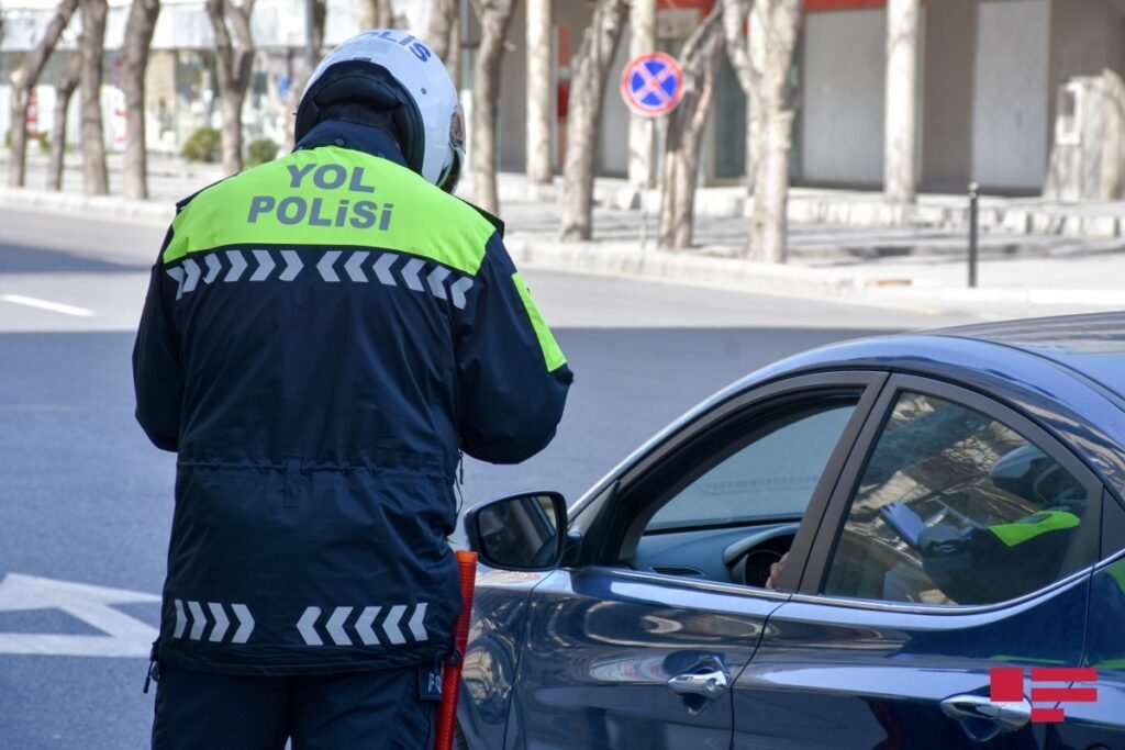 Yol polisi həftəsonu səfərə çıxan sürücülərə müraciət edib