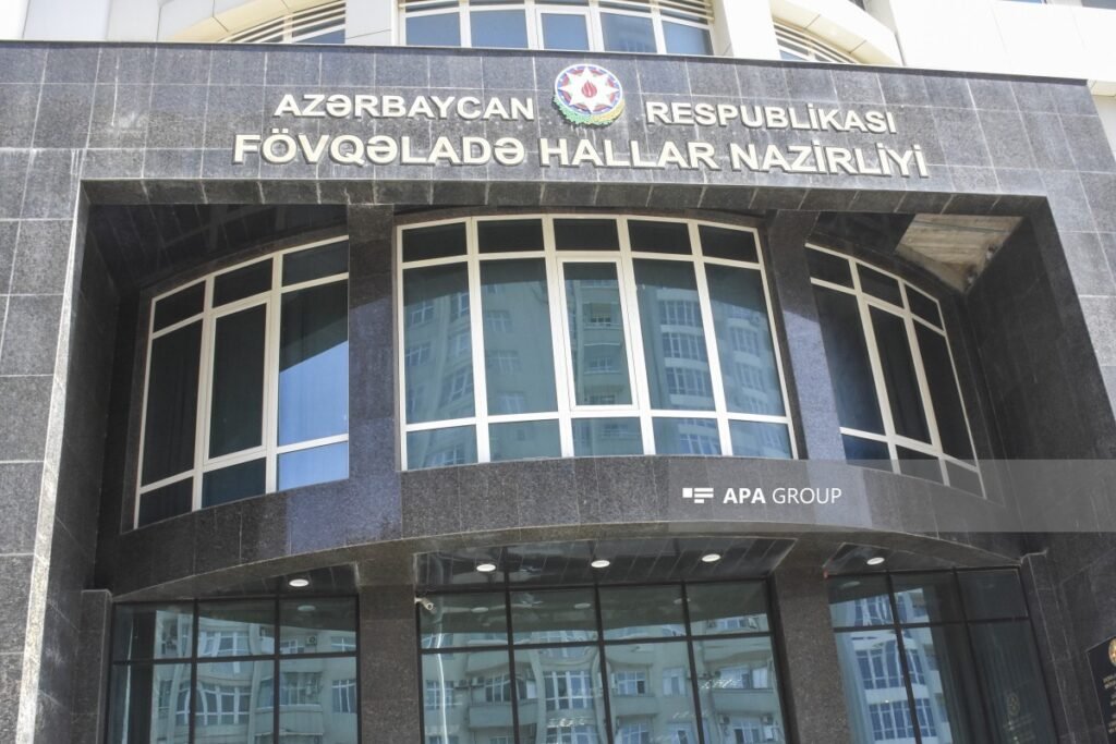 FHN Bakıda bağlı qapı arxasında qalan azyaşlıları xilas edib