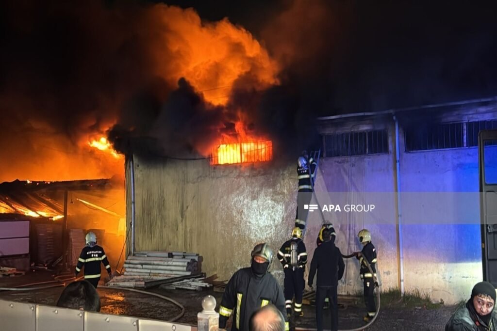 Binəqədidə mebel sexində baş vermiş yanğın söndürülüb – FOTO – VİDEO – YENİLƏNİB-3