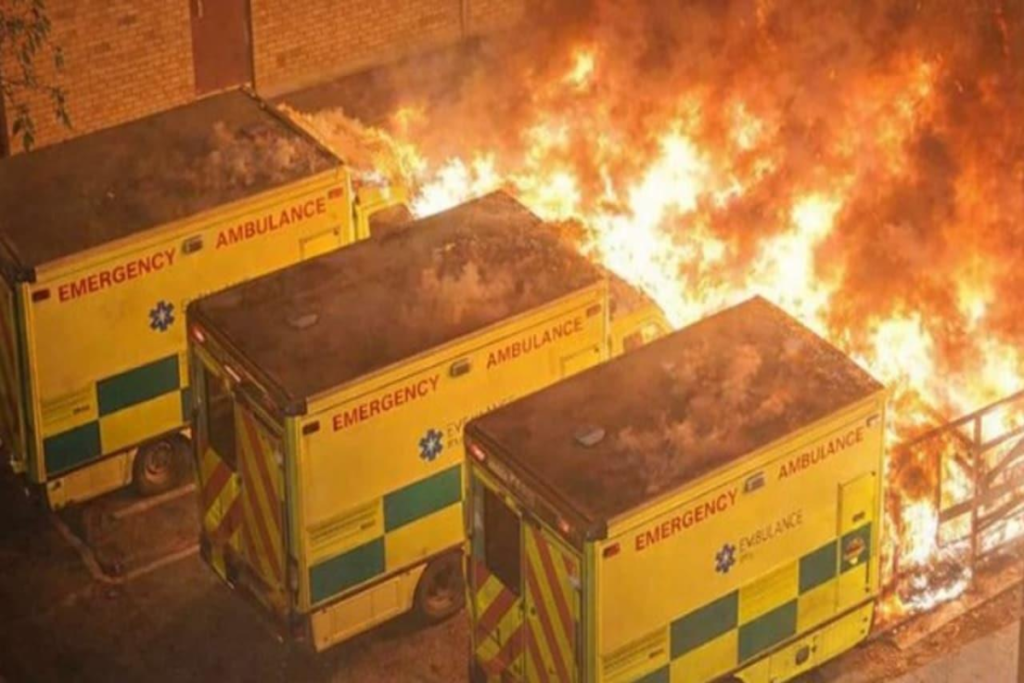 Londonda yəhudilərə məxsus dörd təcili yardım maşını yandırılıb