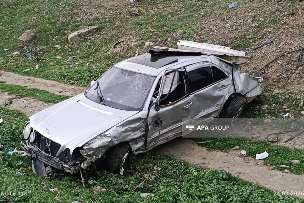 Tovuzda minik maşını aşıb, ölən var – FOTO