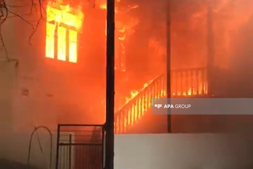 Tovuzda iki mərtəbəli ev yanıb – FOTO
