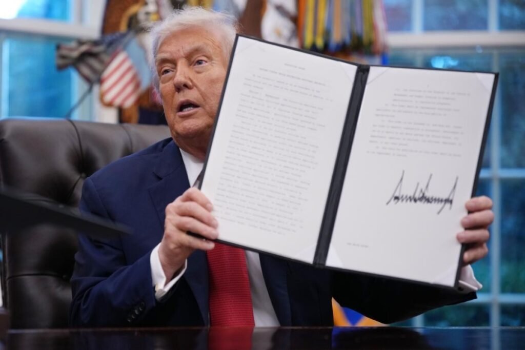 Trampın imzası ilk dəfə ABŞ dollarının üzərində əks olunacaq