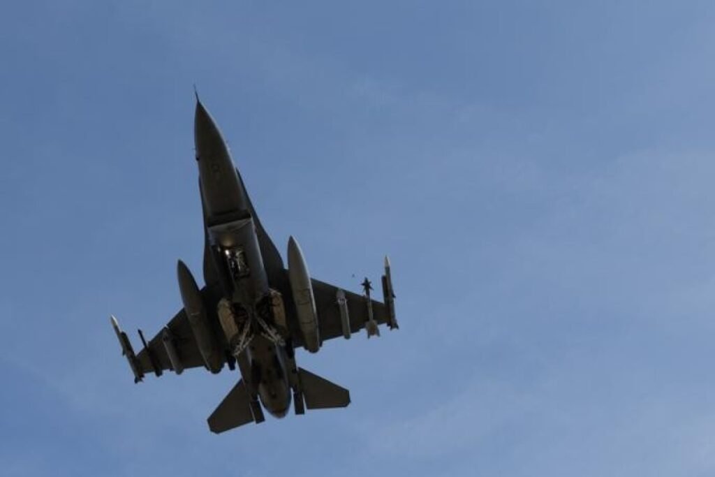 SEPAH Fars körfəzində müasir qırıcı vurduğunu bildirib