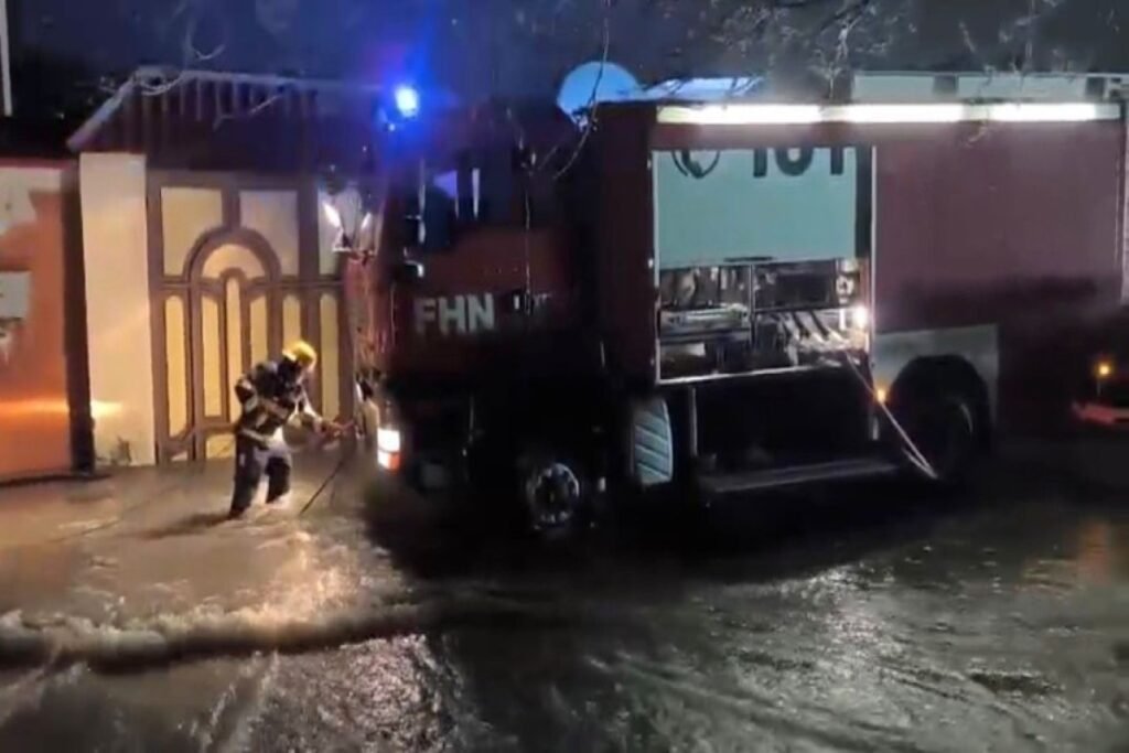 FHN yağışlarla əlaqədar yaranan fəsadları aradan qaldırmağa davam edir – VİDEO