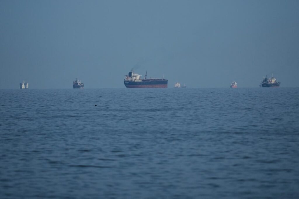 Hörmüz boğazından keçən tankerlərin sayı 90% azalıb