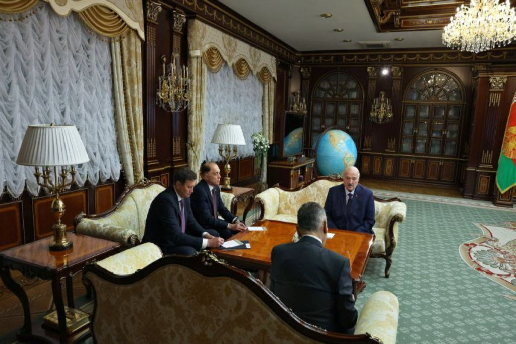 Lukaşenko: KTMT Ermənistanla münasibətlərdə çox korrekt davranmalıdır