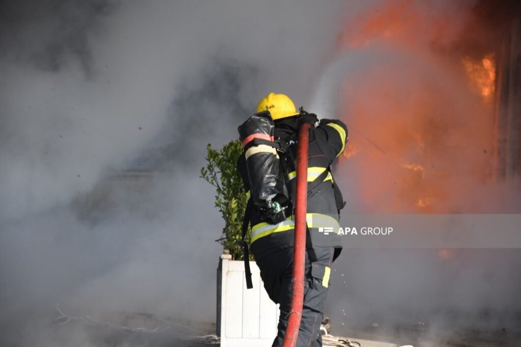 Sarayda tikiş sexi yanıb