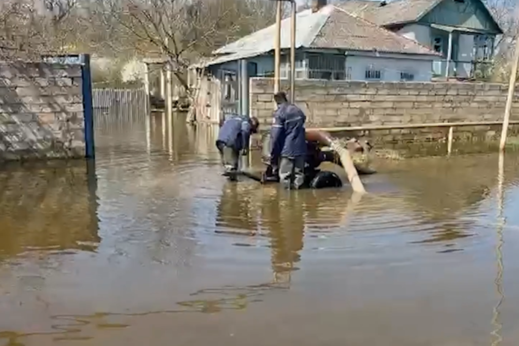 FHN: İntensiv yağışlarla əlaqədar yaranan fəsadların aradan qaldırılması davam etdirilir – VİDEO