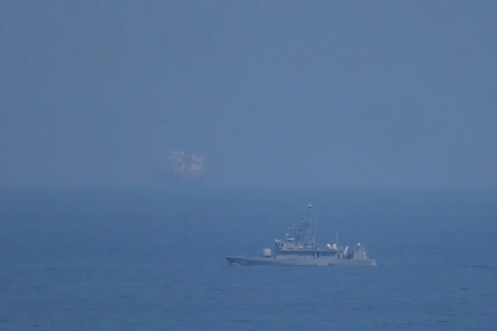 KİV: İran ABŞ hərbi gəmilərinin keçidinə mane olub