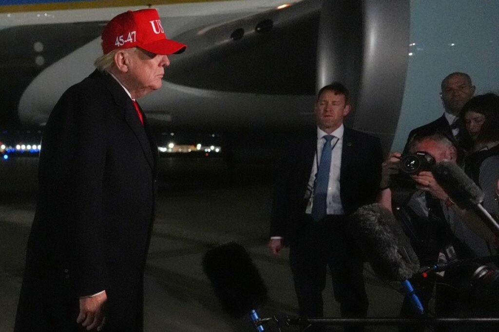 Tramp Roma Papasının siyasətini tənqid edib