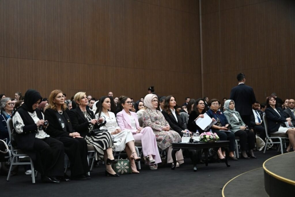 Mehriban Əliyeva Antalya Diplomatiya Forumu çərçivəsində paneldə iştirak edib – FOTO
