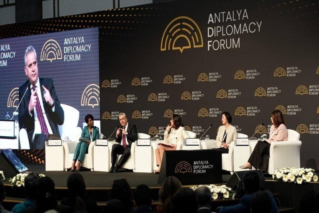 Antalya Diplomatiya Forumu çərçivəsində “Mədəni diplomatiya” paneli keçirilib