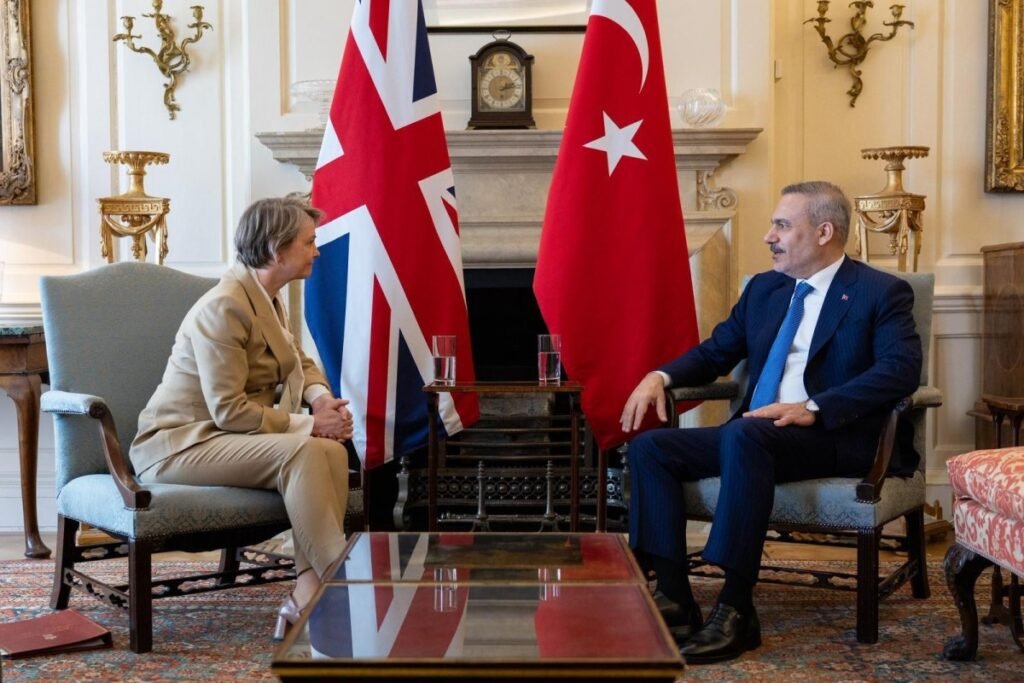 Türkiyə ilə Britaniya arasında strateji tərəfdaşlıq sənədi imzalanıb