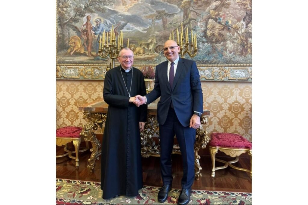 Elçin Əmirbəyov Vatikanın Dövlət katibi ilə Cənubi Qafqazda sülhü müzakirə edib